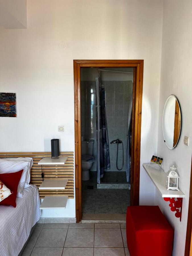 Michael Apartments Agia Marina Exterior foto