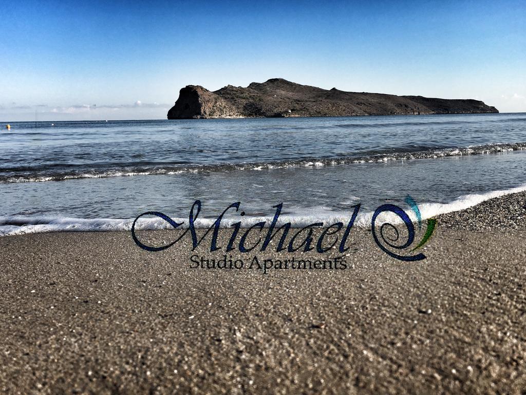 Michael Apartments Agia Marina Exterior foto
